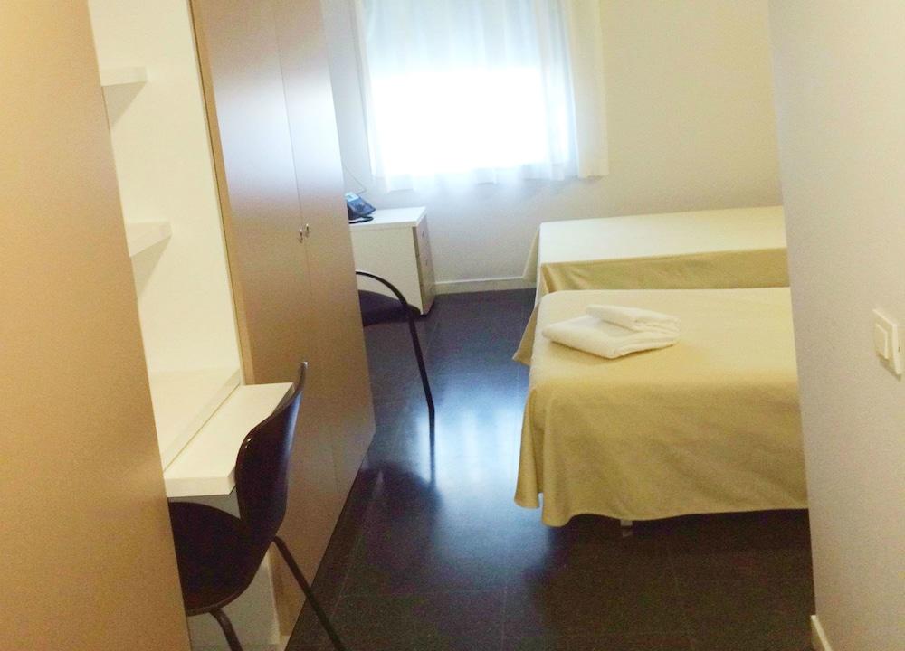 Residencia Universitaria Resa Roberto De Nobili Sant Cugat del Valles Luaran gambar