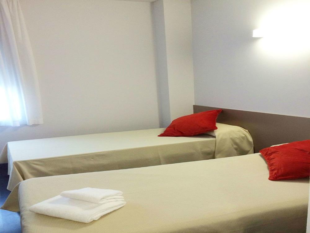 Residencia Universitaria Resa Roberto De Nobili Sant Cugat del Valles Luaran gambar