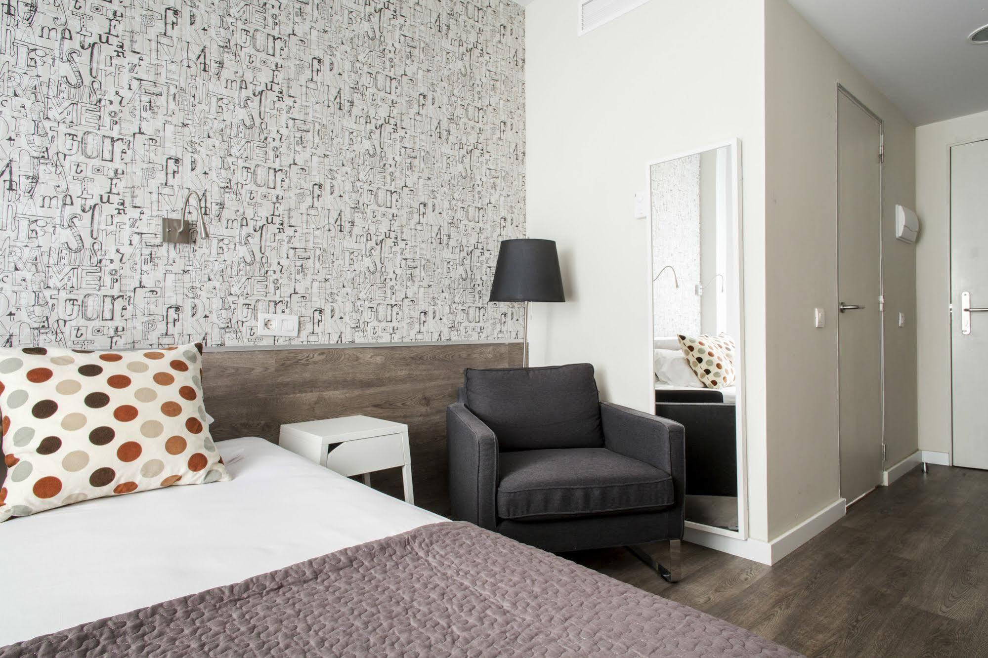 Residencia Universitaria Resa Roberto De Nobili Sant Cugat del Valles Luaran gambar