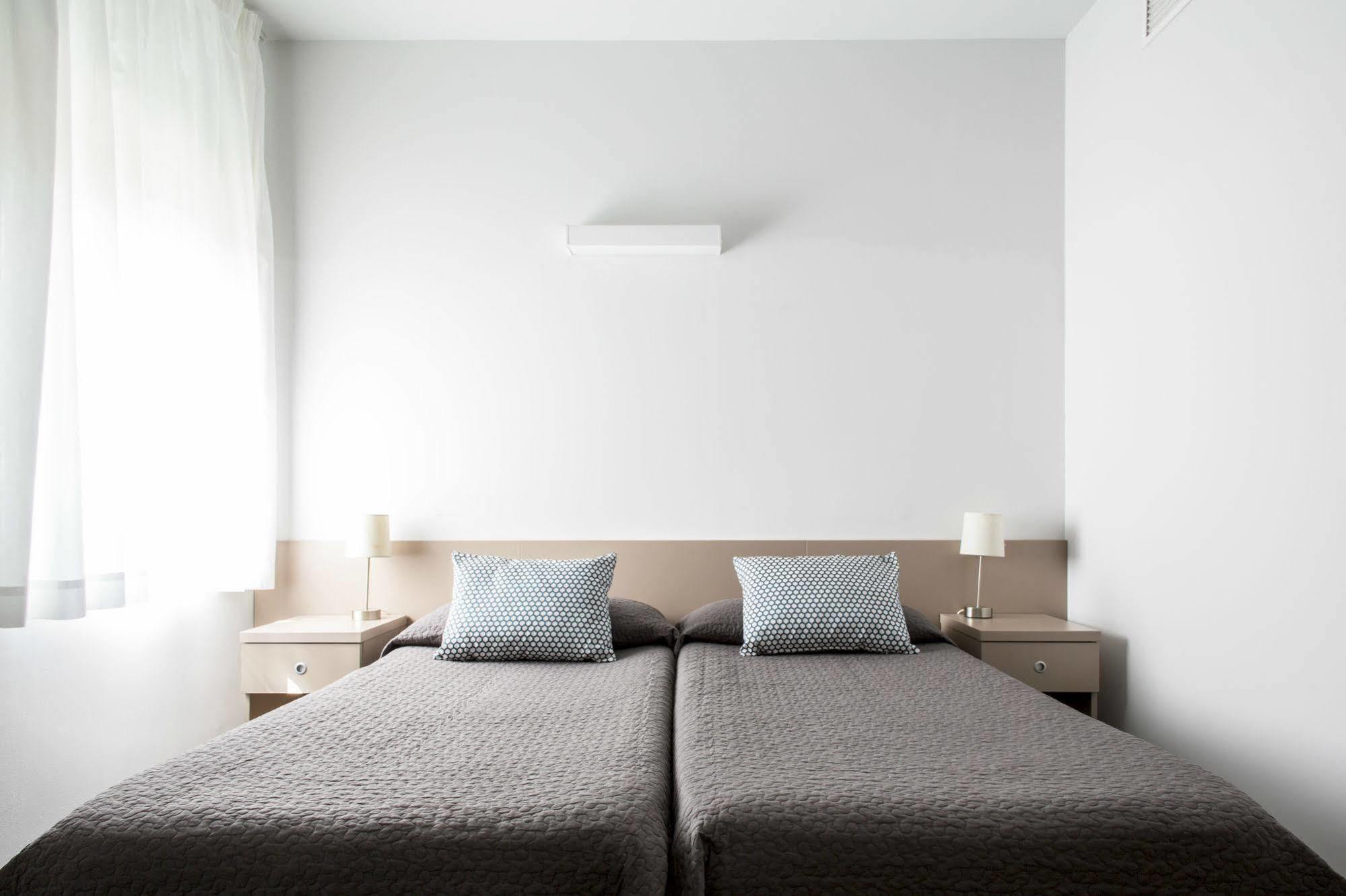 Residencia Universitaria Resa Roberto De Nobili Sant Cugat del Valles Luaran gambar