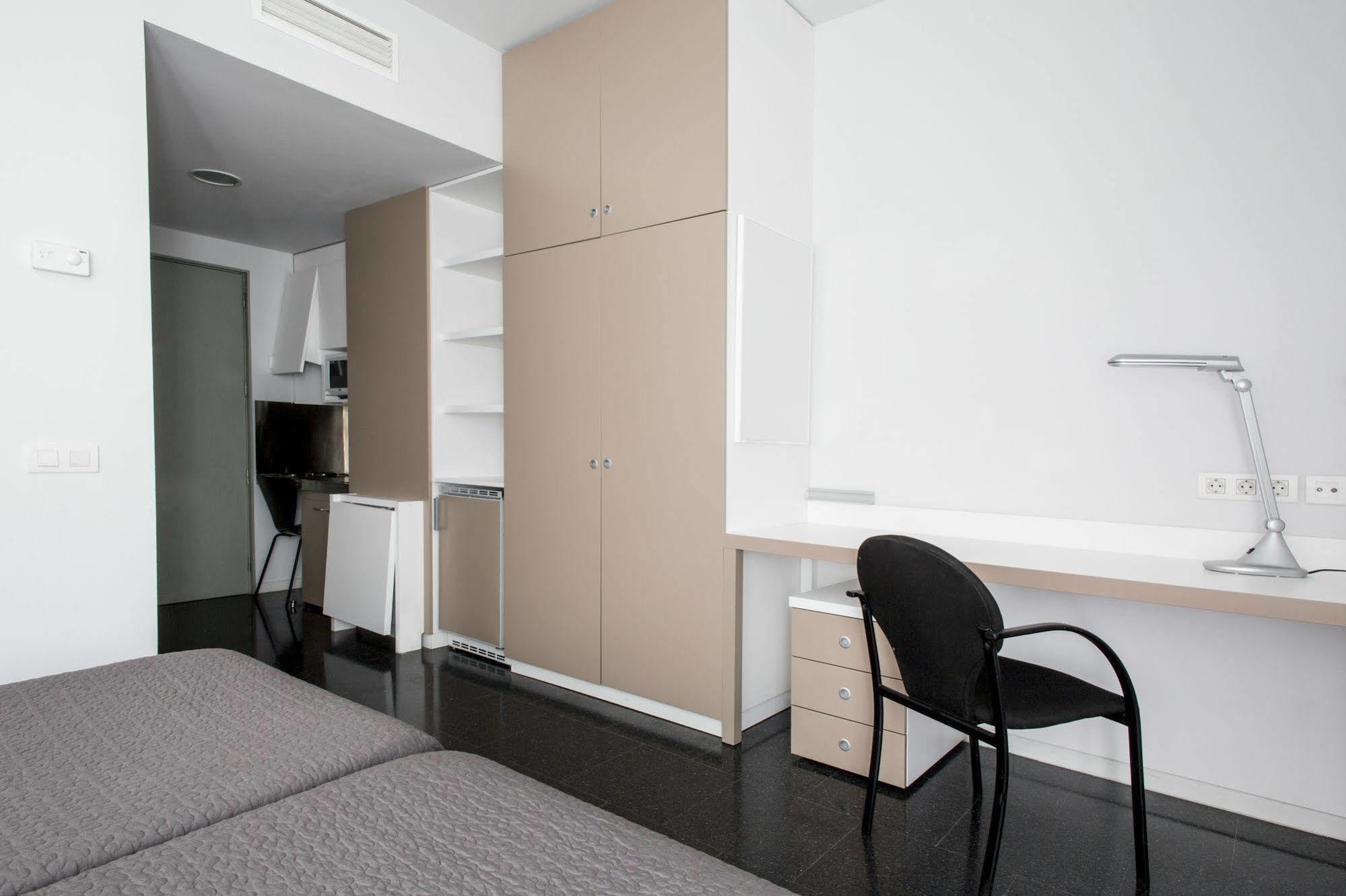 Residencia Universitaria Resa Roberto De Nobili Sant Cugat del Valles Luaran gambar