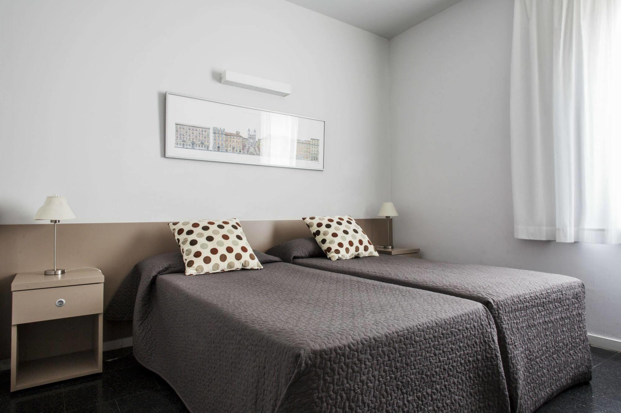 Residencia Universitaria Resa Roberto De Nobili Sant Cugat del Valles Luaran gambar